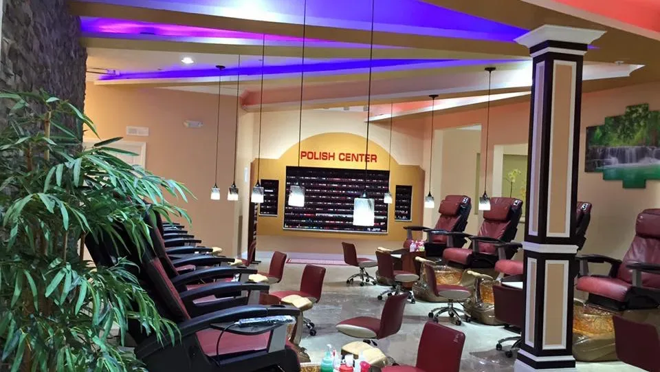 Metro Nails — Nail salon in Stuart